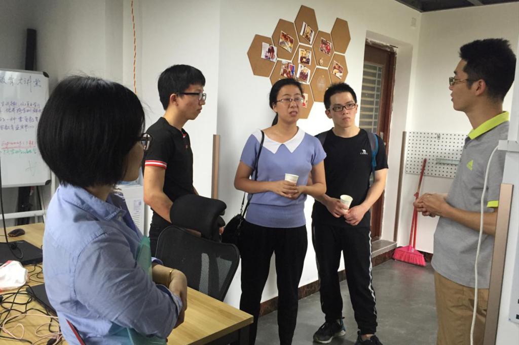 集团教师与部分实习员工合影留念