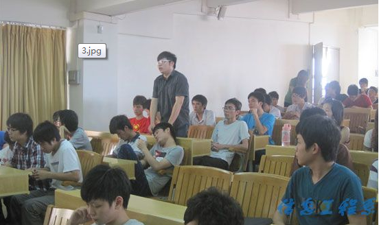 公司徐荣副总经理对同学们的热情表示赞许