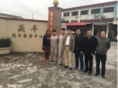 庆丰公司师生合影留念