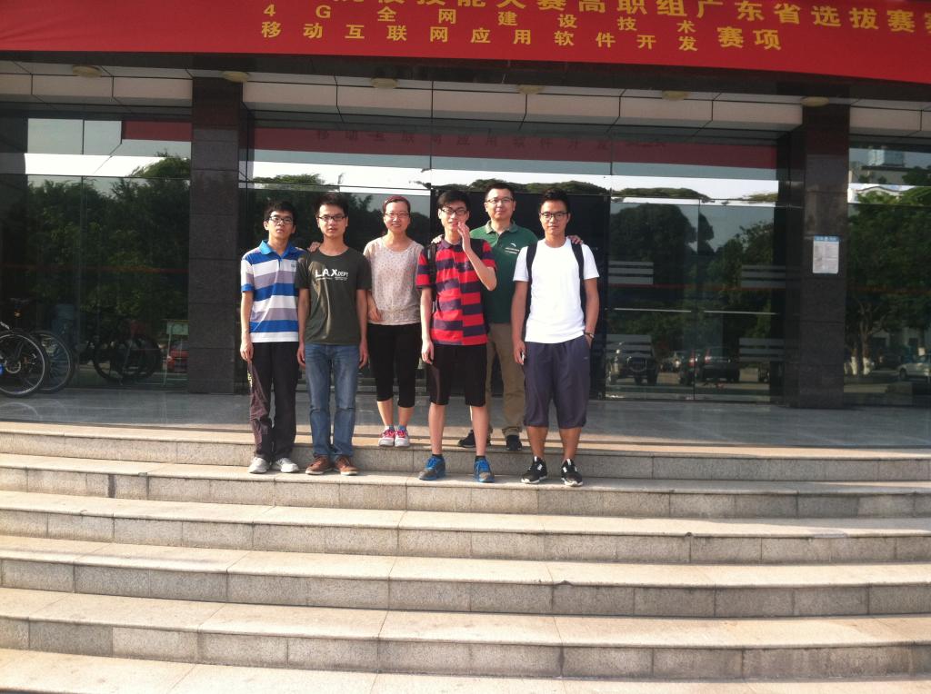 “4G全网建设技术”项目参赛师生合影