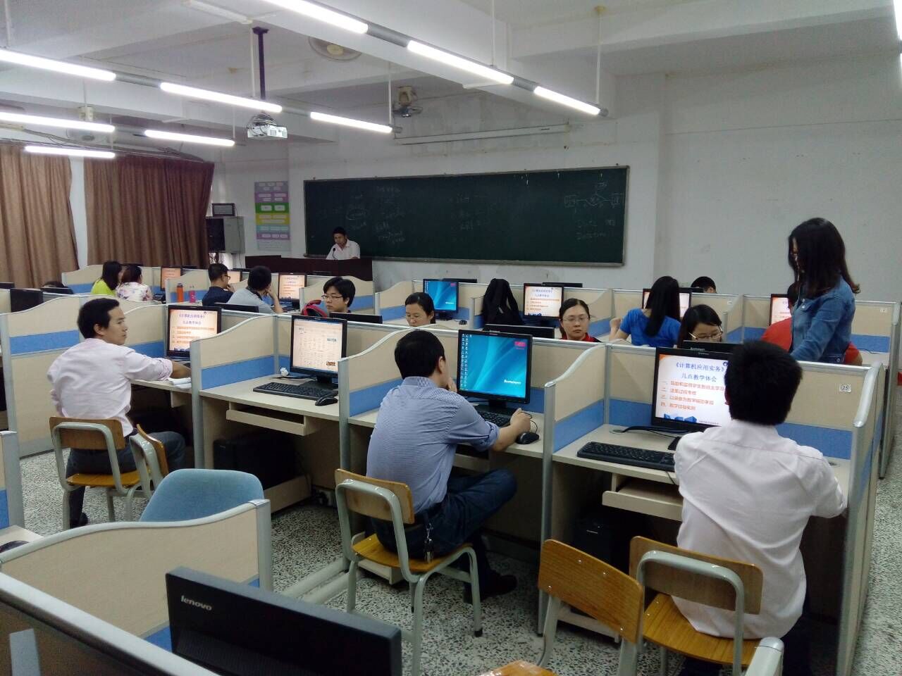 谢金荣老师和老师们分享教学方法